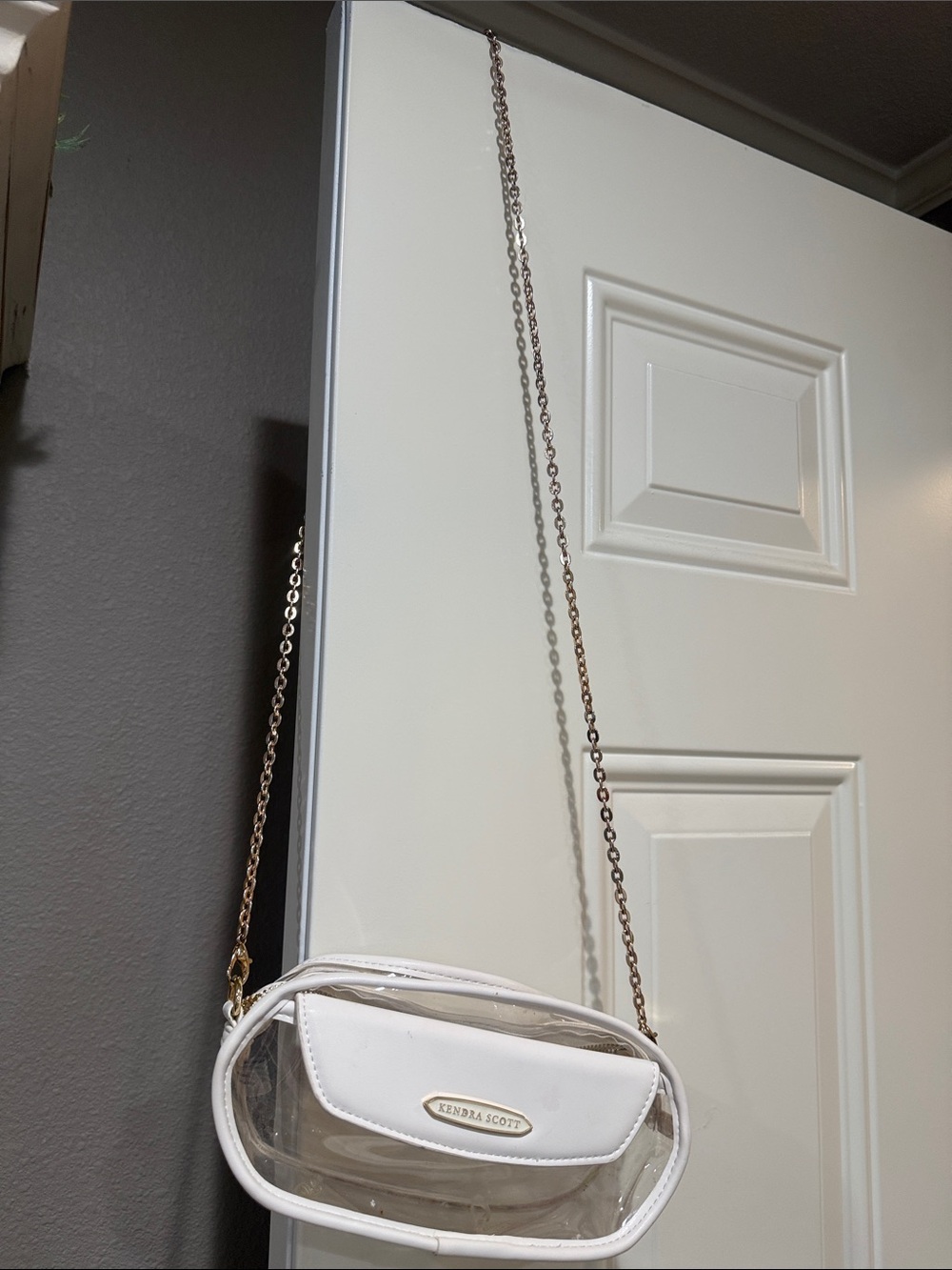 Kendra Scott Clear Crossbody with White Trim and Gold Chain